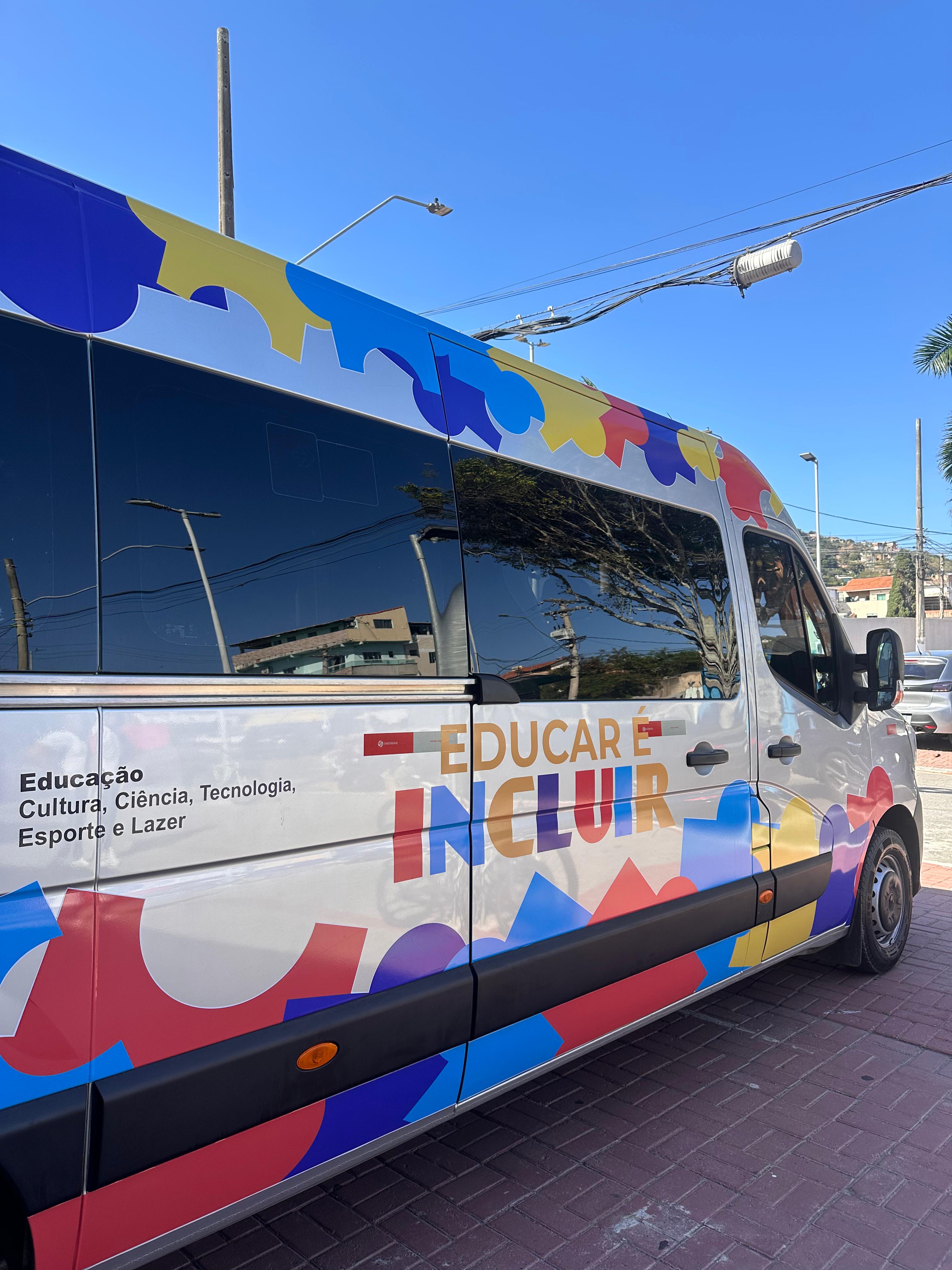   Van Educacional Inclusiva: Prefeitura disponibiliza veículo para atender os alunos acolhidos pela Casa do Autista em Arraial do Cabo