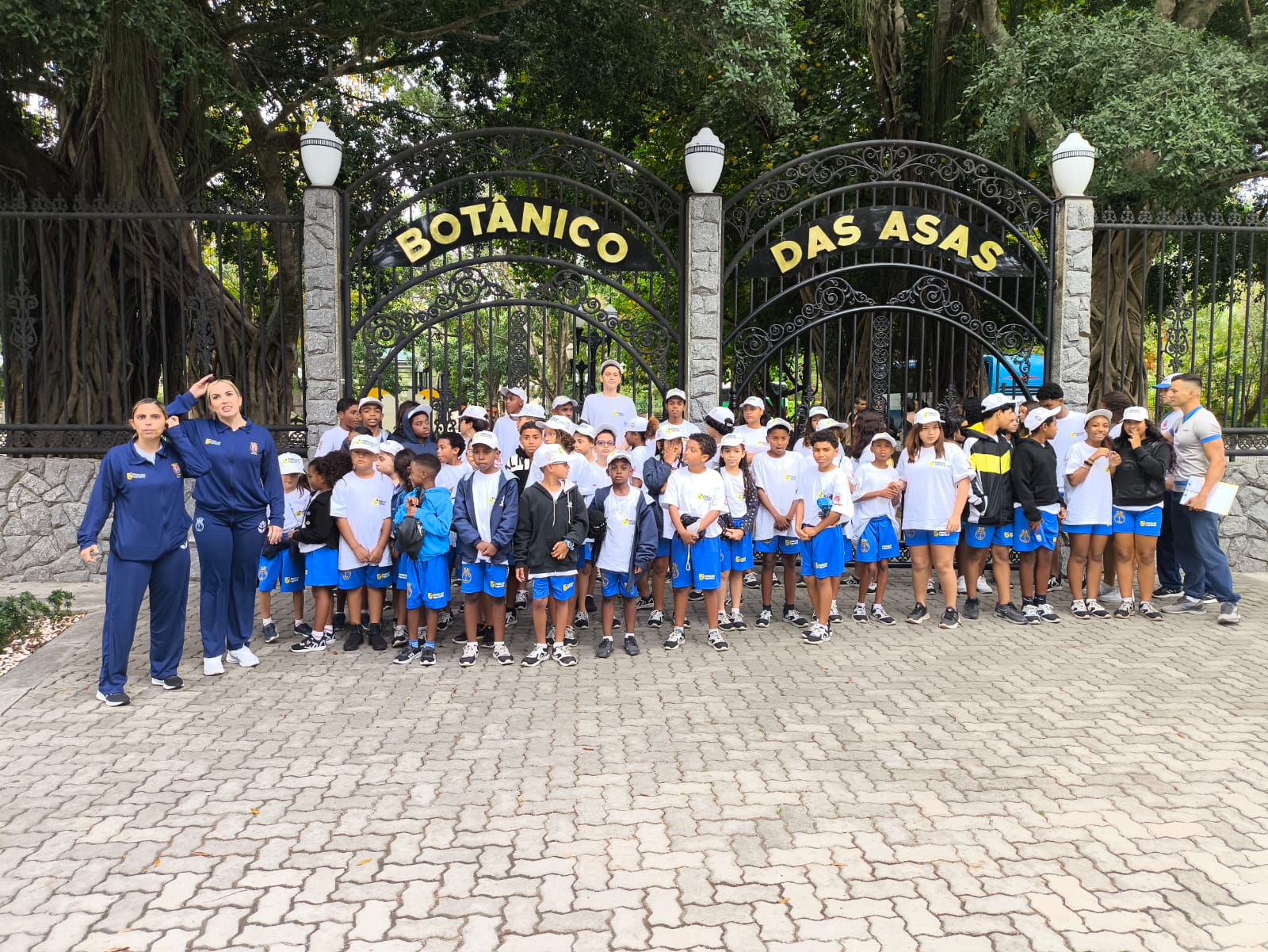 Crianças e adolescentes do Profesp de Arraial do Cabo visitam o Botânico das Asas, em Araruama