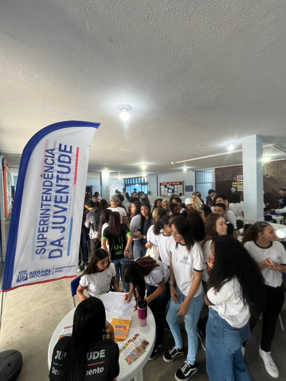 7ª Feira da Oportunidade movimenta o Colégio Estadual Vinte de Julho, em Arraial do Cabo, com serviços e ações sociais